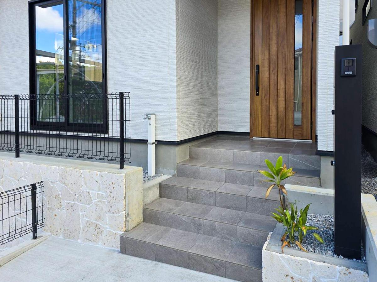 玄関まわり・タイル階段 - 那覇市首里